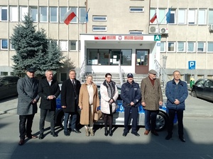 Uroczyste przekazanie nowego radiowozu oznakowanego.