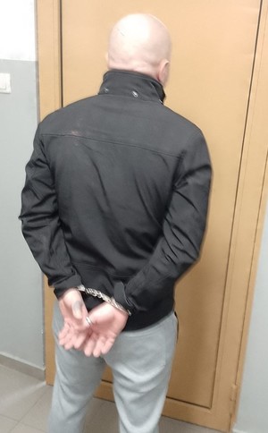 Agresywny mężczyzna, który wszczął awanturę w pociągu trafił już do Zakładu Karnego gdyż był poszukiwany listem gończym.
