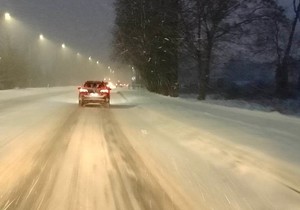 Trudne warunki na drogach. Kierowco zachowaj ostrożność