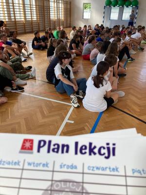 Spotkania z policjantkami w ramach akcji ,,Bezpieczna droga do szkoły”