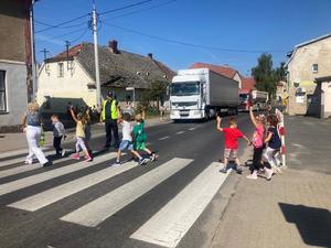 Spotkania z policjantkami w ramach akcji ,,Bezpieczna droga do szkoły”