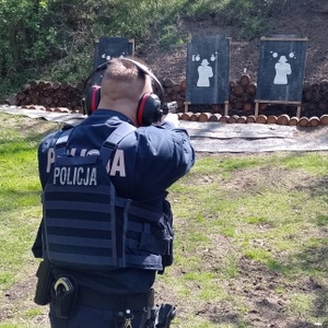 Szkolenie strzeleckie policjantów. Jeżeli jesteś zainteresowany służbą w Policji nie zwlekaj już dziś wstąp w nasze szeregi