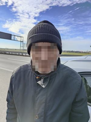 Szli po autostradzie, trafili do aresztu