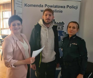 PROMOCJA ZAWODU POLICJANTA PODCZAS KWALIFIKACJI WOJSKOWEJ