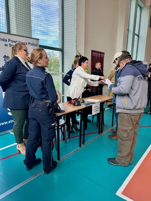 POLICYJNE STOISKO NA TARGACH PRACY