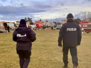 POLICJANCI W STRZELINIE DBAJĄ O BEZPIECZEŃSTWO NA TARGOWISKU MIEJSKIM