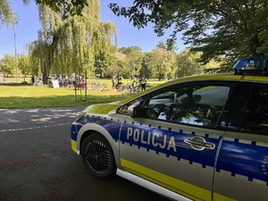 TRZELIŃSCY POLICJANCI ZADBALI O BEZPIECZEŃSTWO W TRAKCIE EKO RAJDU