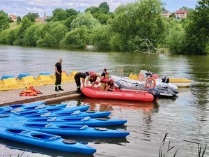 BEZPIECZNY WYPOCZYNEK NAD WODĄ