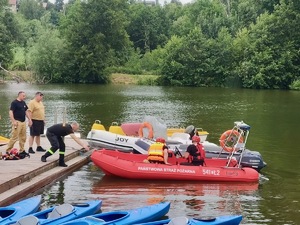 BEZPIECZNY WYPOCZYNEK NAD WODĄ