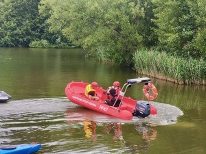 BEZPIECZNY WYPOCZYNEK NAD WODĄ
