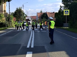 UTRUDNIENIA W RUCHU – OŚNO – DROGA WOJEWÓDZKA  396  – POLICJA ZABEZPIECZA PROTEST MIESZKAŃCÓW