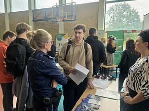 POLICYJNE STOISKO NA TARGACH PRACY