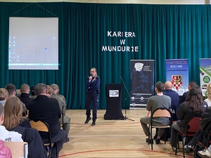 „KARIERA W MUNDURZE”