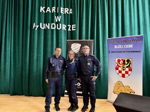 „KARIERA W MUNDURZE”