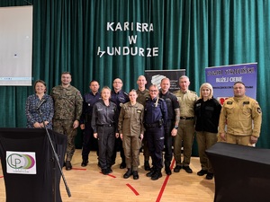 „KARIERA W MUNDURZE”