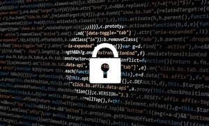 Nie daj się oszukać – nie przekazuj karty ani telefonu oszustom. Klasyczne metody wciąż groźne!