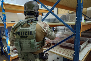 CBŚP zlikwidowało nielegalne laboratorium narkotyków. Zabezpieczono ponad pół tony klofedronu