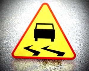 TRUDNY PORANEK NA DROGACH POWIATU