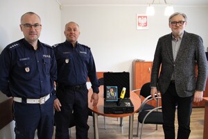 GMINA BORÓW PRZEKAZAŁA POLICJI  ALKOMAT