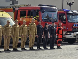 W HOŁDZIE TRAGICZNIE ZMARŁEMU POLICJANTOWI
