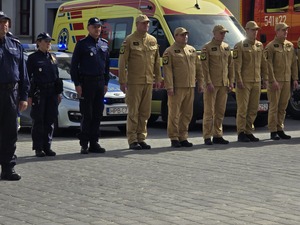 W HOŁDZIE TRAGICZNIE ZMARŁEMU POLICJANTOWI