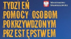 Na zdjęciu widoczny napis w kolorze żółtym  Tydzień Pomocy Osobom Pokrzywdzonym przestępstwem całość na niebieskim tle.