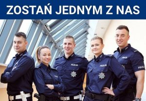 Na zdjęciu widoczni umundurowani policjanci obojga płci.