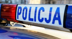Na zdjęciu widoczna tzw. galeria radiowozu oznakowanego z napisem POLICJA